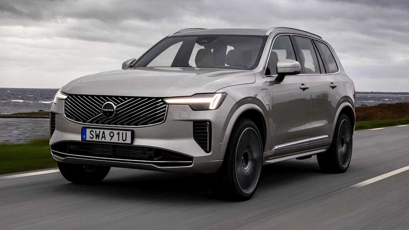 2025 Volvo XC90 T8 Ultra being driven on road