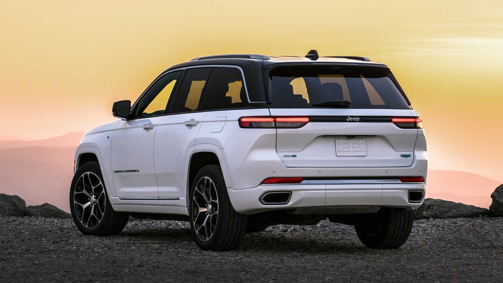 Jeep Grand Cherokee 4xe - 3/4 front view