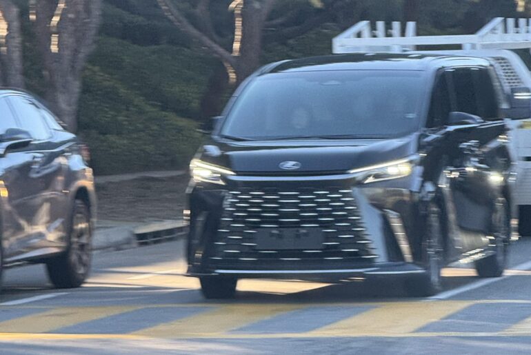 Somehow saw a [Lexus LM] in the US