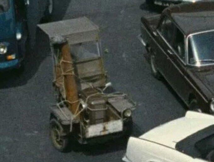 i saw this on a screenshot of the french movie Playtime (1967), what the hell is even that?