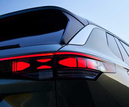 MY26-Tiguan-SEL_R-Line_Turbo-Avocado-Exterior-Trahan_1411