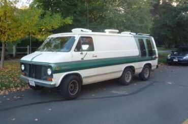 I actually did see one of these oddities. This was from an article online. https://www.curbsideclassic.com/blog/cc-outtake/curbside-find-1980s-chevrolet-triple-axle-van/