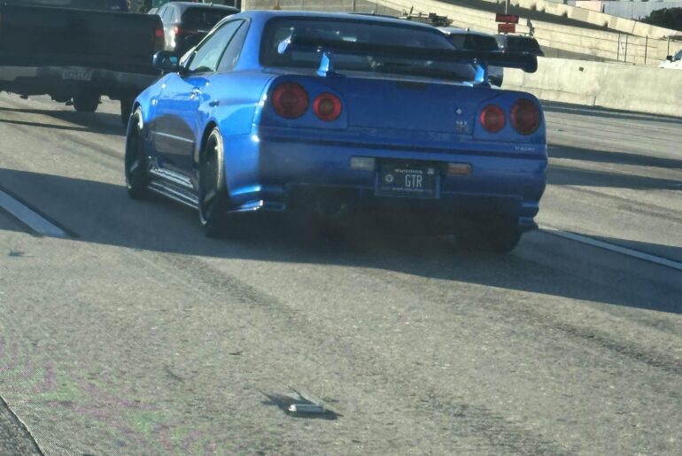[Nissan R34 GTR] Stuck in traffic