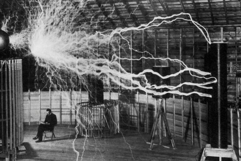 Bladeless Tesla turbine turns static electricity into usable power