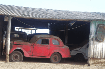 Mysterious 1930/40s car in the junkyard