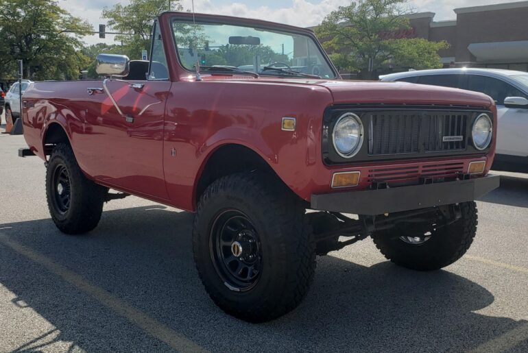 [International Scout] spotted in Illinois last summer, don't know much about these, but love how lifted it is