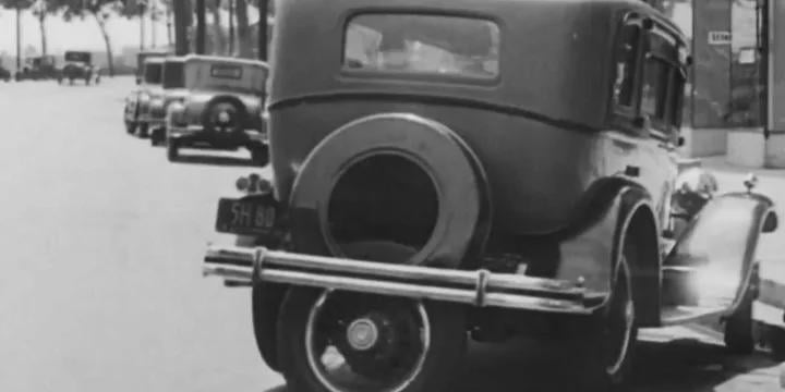 Easy Parking - 1933 Packard Cavalier; 5th Wheel.  Bruce Walker Patent.