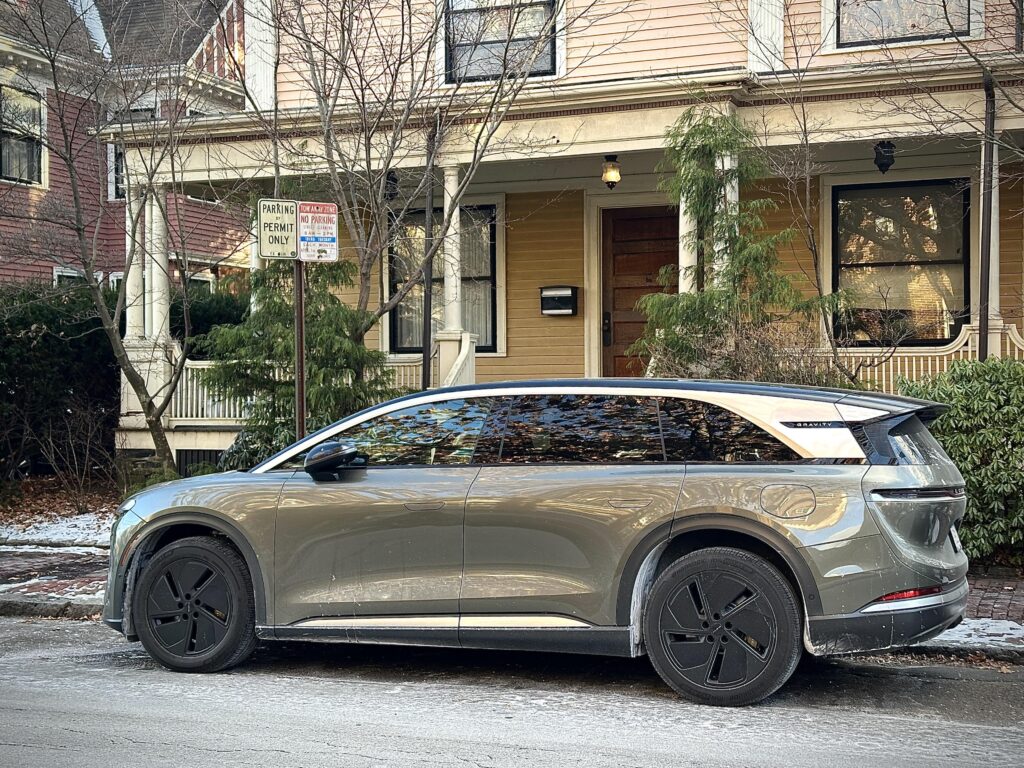 First time seeing one of these [Lucid Gravity] in the wild.