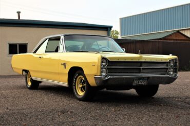 Plymouth Sport Fury