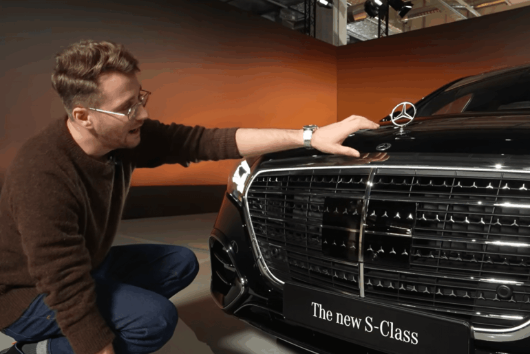 The new S-Class hood star glow is gorgeous, but banned in its home country [1522x944]