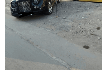 [Mitsuoka Galue] I thought it was some Chinese knockoff of Rolls Royce and Bentley when I first saw it.