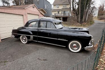 Need help identifying this beauty I pass by on my daily run. It’s a Pontiac, but I don’t know what make, year, or details