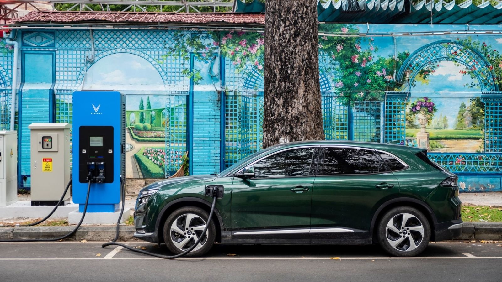 Vingroup consults on carbon credits for electric vehicle charging network