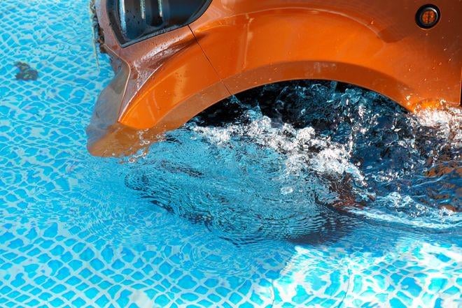 Floatable electric vehicle in Japan tested for possible use in disasters