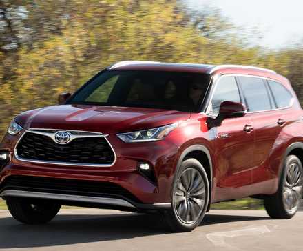 2021 Toyota Highlander Hybrid front 1/4