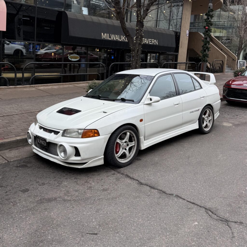 Mitsubishi Lancer Evolution IV [3690x3690]