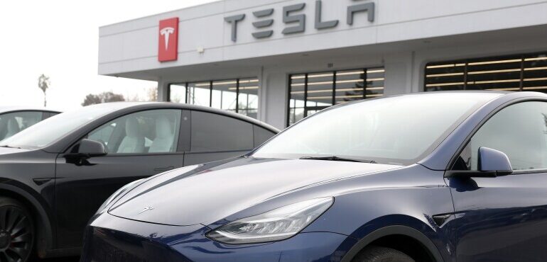 Tesla Defeats Suit Alleging Frozen Touch Screen Caused Accident