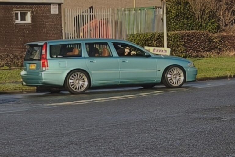 Flash Green over Atacama [Volvo V70 R]. Not necessarily a flashy spot but special nonetheless