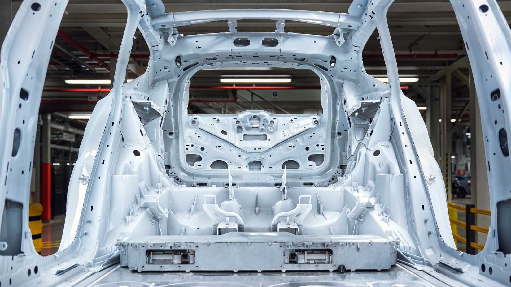 Volvo EX60 Body structure with mega cast rear floor_cropped_processed_by_imagy