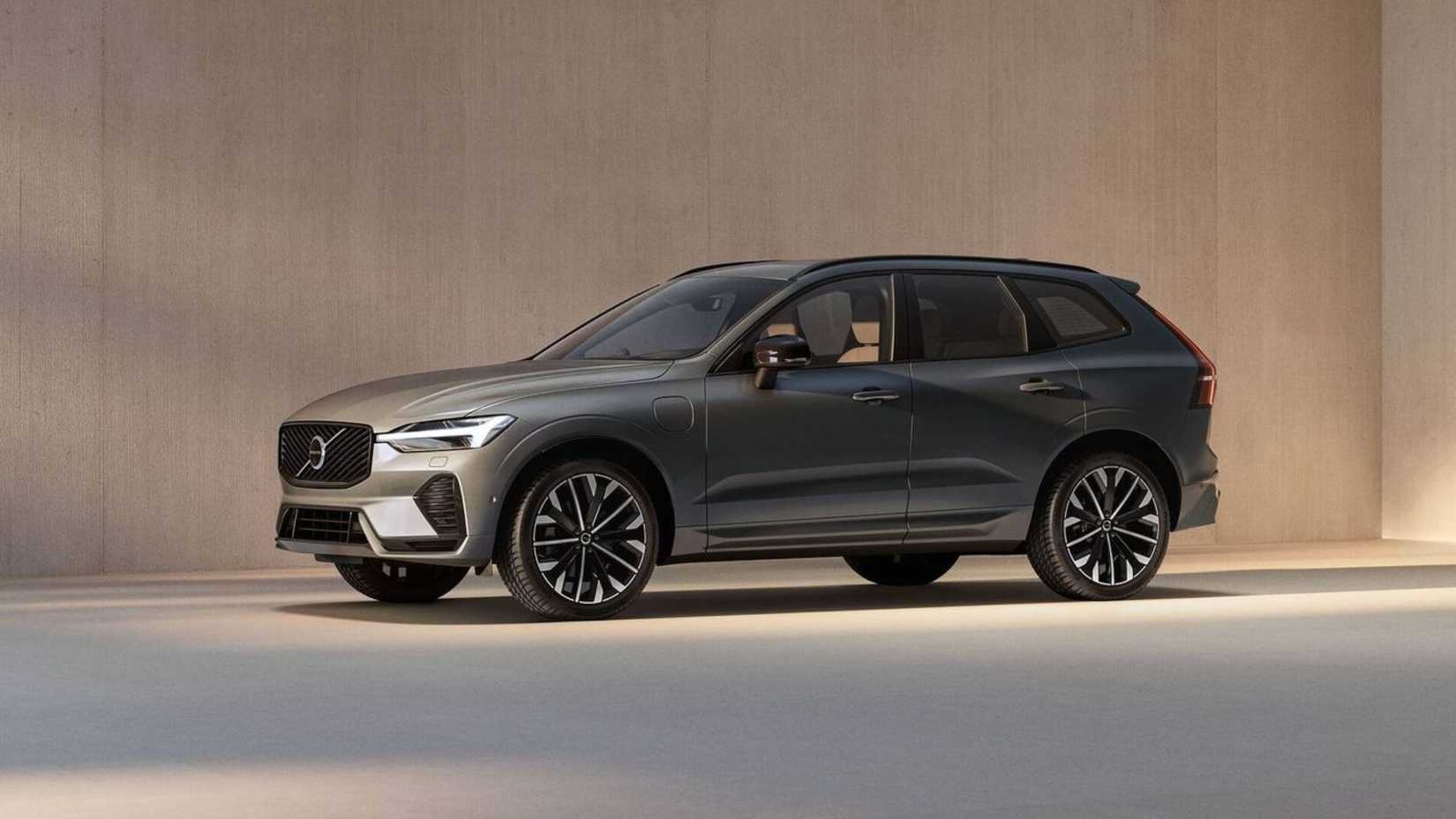 Static side profile shot of a 2026 Volvo XC60.