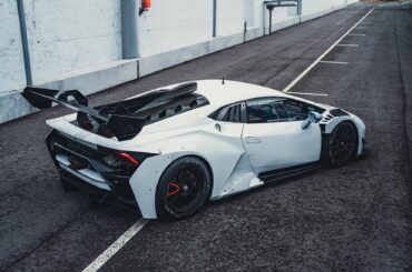 Race cars without all of the stickers are just so bad ass! (Huracan Super Trofeo EVO1) [1728 x 1152]