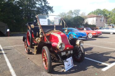 [1908 Renault type ax] just chilling at a car meet