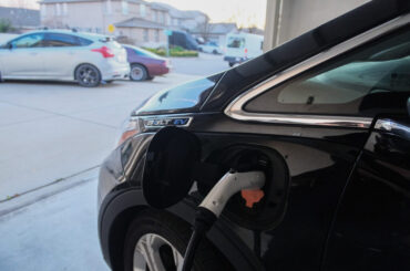 Budget watchdog urges CA lawmakers to reject Newsom’s $200M in clean car rebates