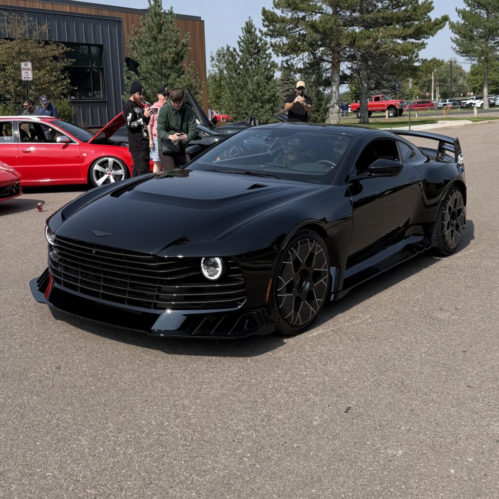 Aston Martin Valiant [2912x2912]