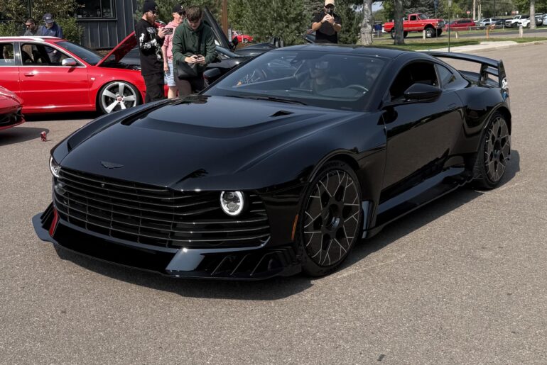 Aston Martin Valiant [2912x2912]