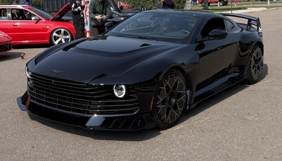 Aston Martin Valiant [2912×2912]