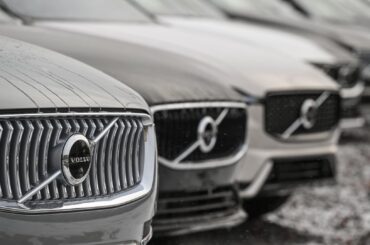 Volvo Cars on track for worst trading day ever as Q4 profit falls