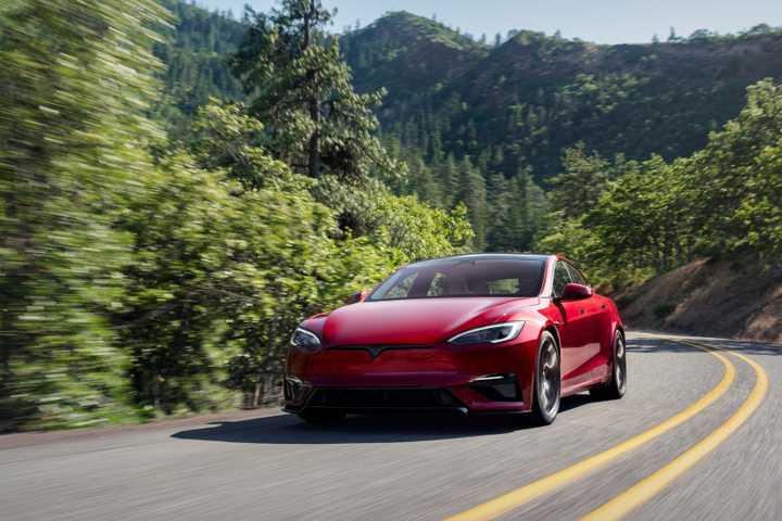 2021 - 2025 Tesla Model S front 3/4