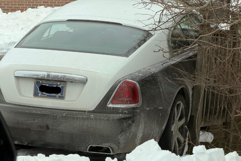 Casual [RR Wraith] parked