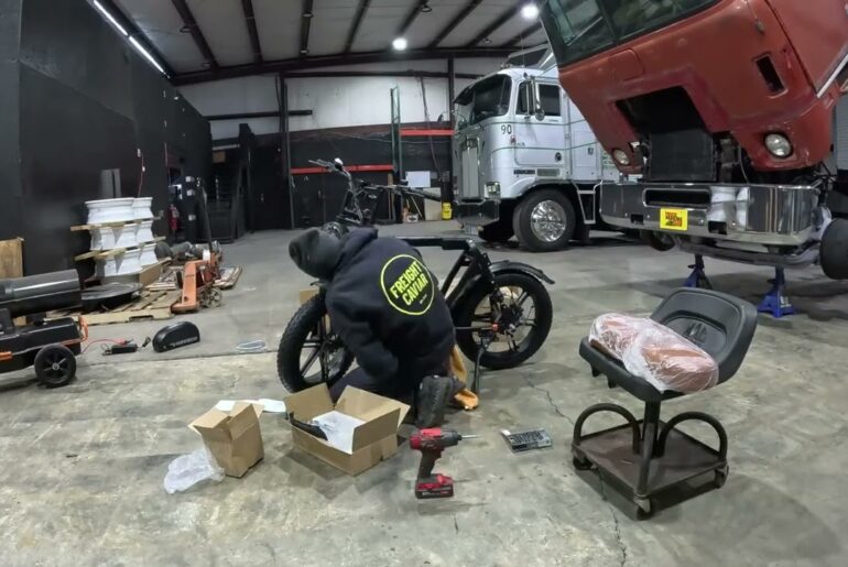 New Moped-Style Electric Bike HOVSCO #hovsco #mopedstyleebike #hovgtrs