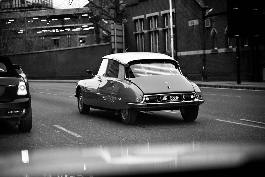 Spotted this Citroën DS pottering around