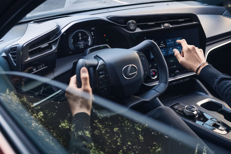 China introduces new safety standards and bans steering wheels in electric cars • Межа