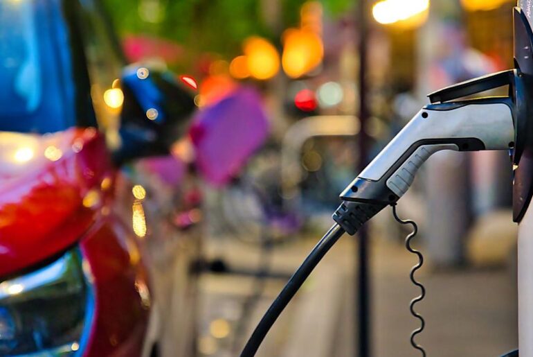 Did this new aluminium battery tech for EVs just solve cold weather battery life issues?