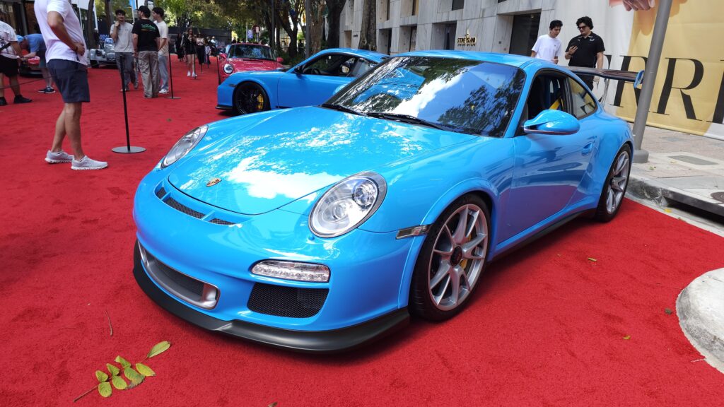 2011 Porsche 911 GT3 RS [8160 x 4592]