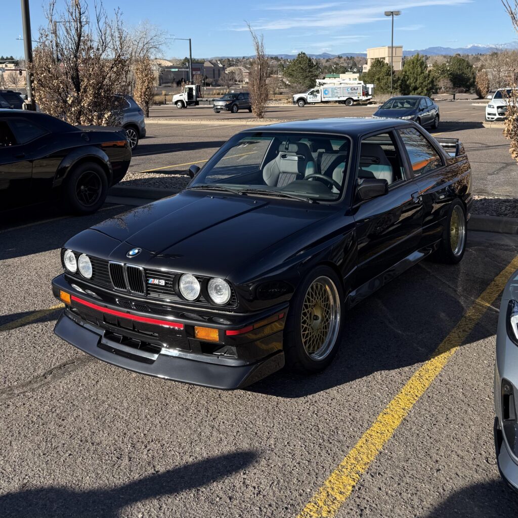 BMW E30 M3 [3371x3371]