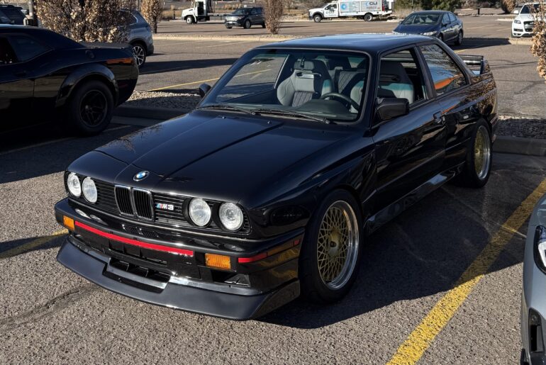 BMW E30 M3 [3371x3371]