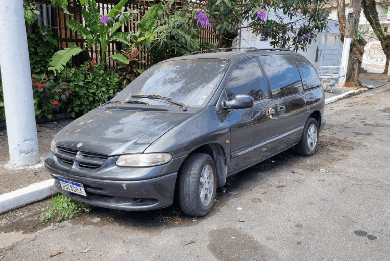 Chrysler Caravan [4000x2252]