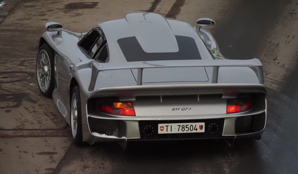 Porsche 911 GT1 [5184x3033]