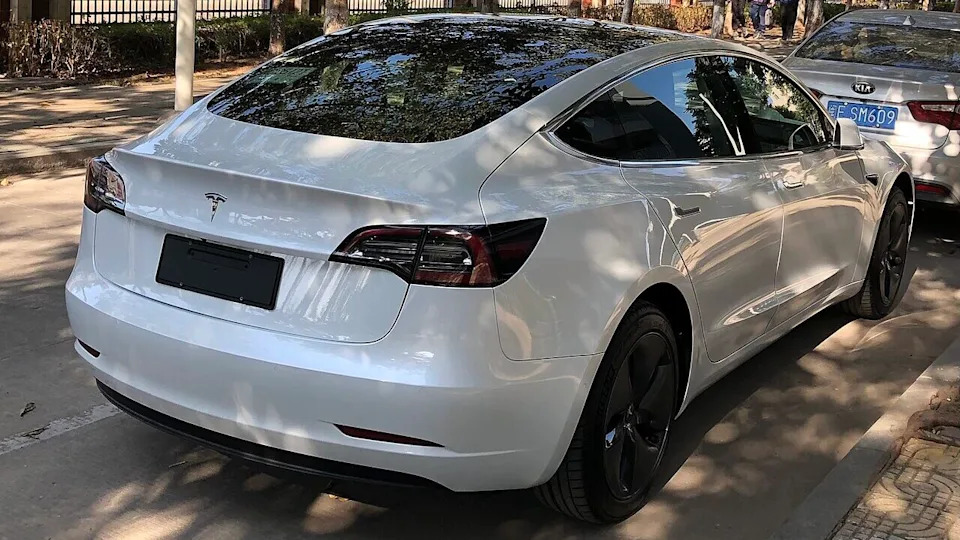 Tesla Model 3.