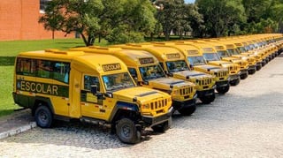 Agrale Marruá AM200 Escolar. For even when your "typical" 4x4 mini bus can't reach it's destination