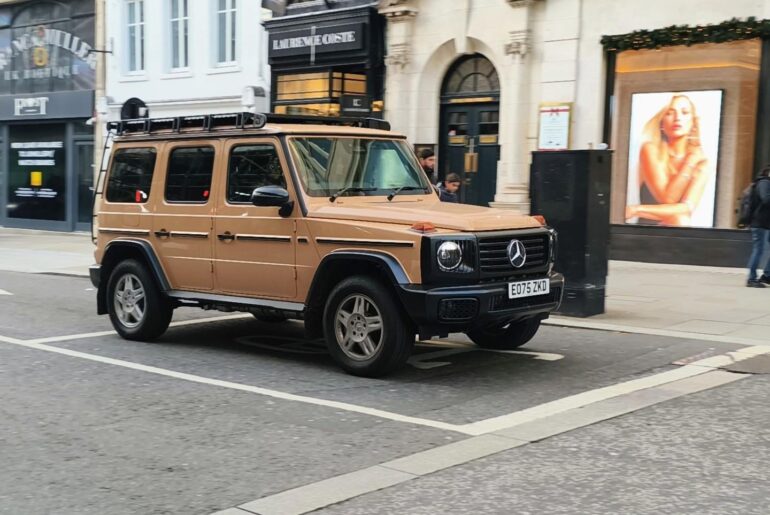 A [Mercedes-Benz G450d] spotted in non footballer spec