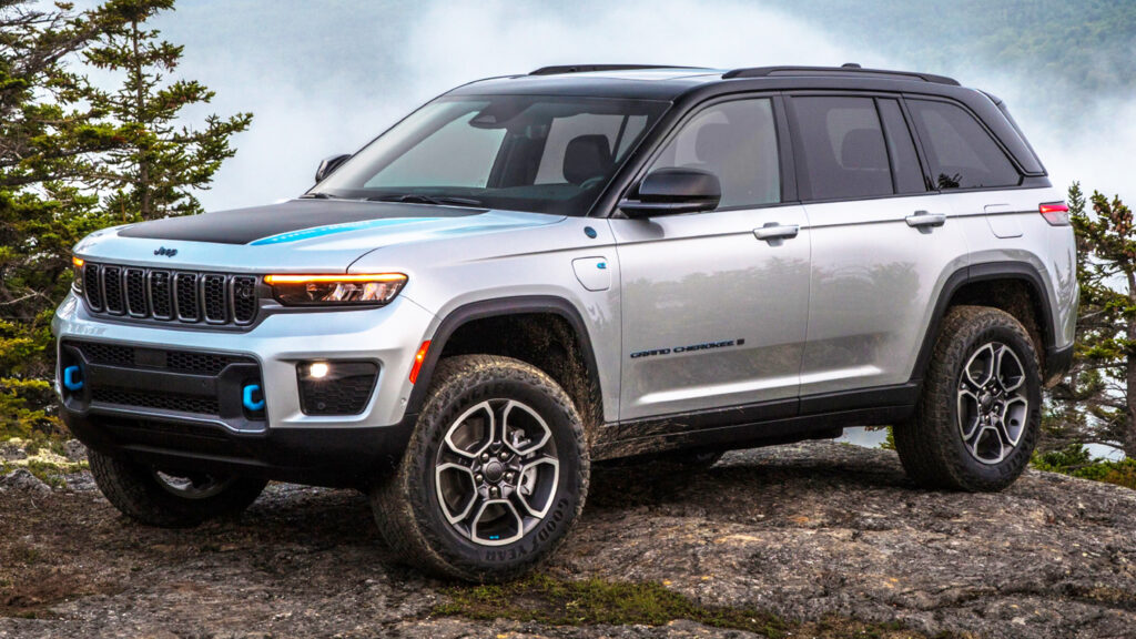  Jeep Owners Told Not To Charge Their Hybrids, Now They Want Payback