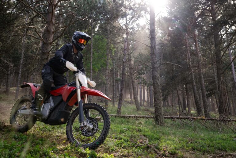 The All-Electric Stark Varg EX Turned Me Into an Enduro Rider for Two Days