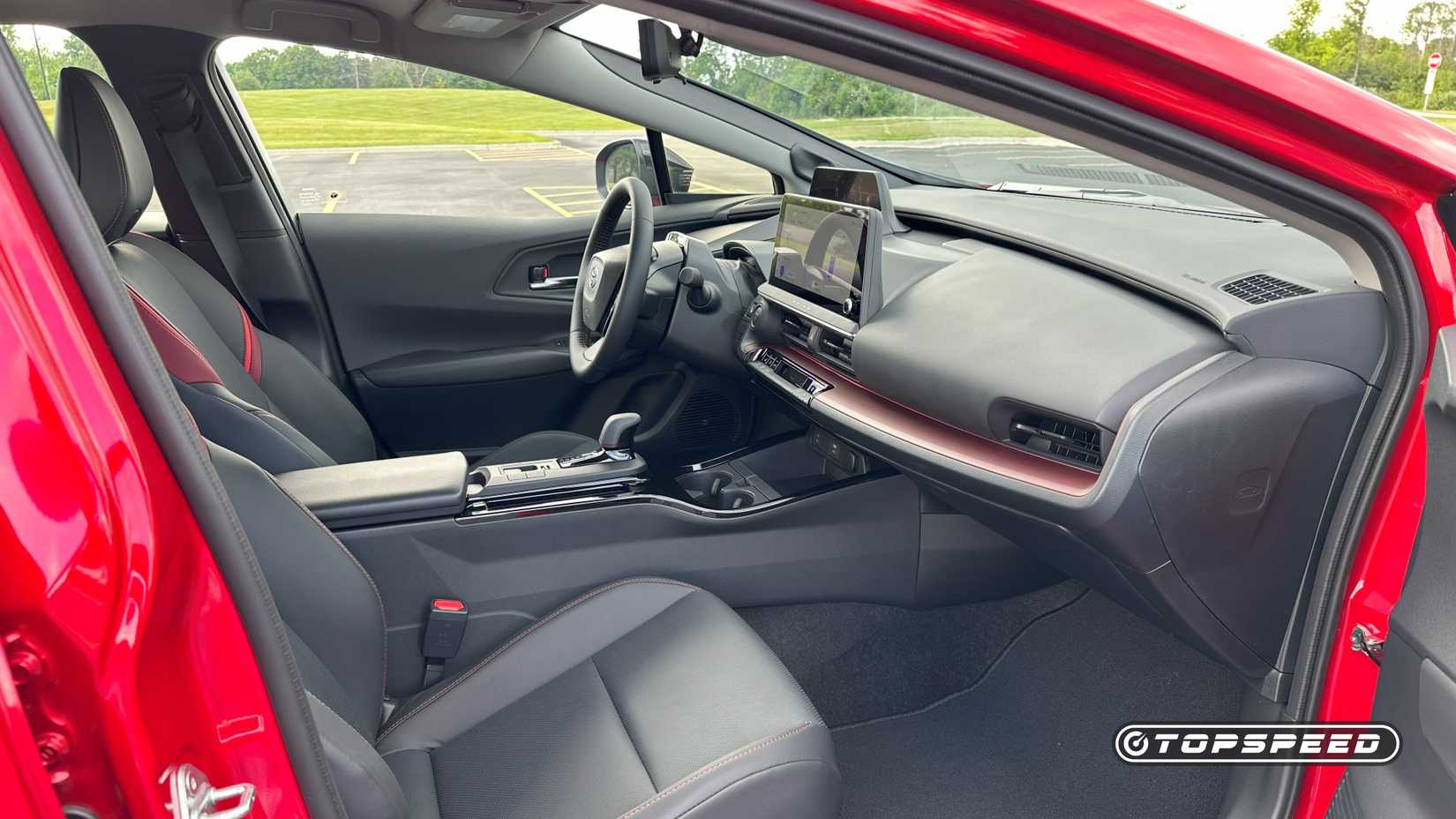 2025 Toyota Prius Plug-In Hybrid XSE -- Interior 06