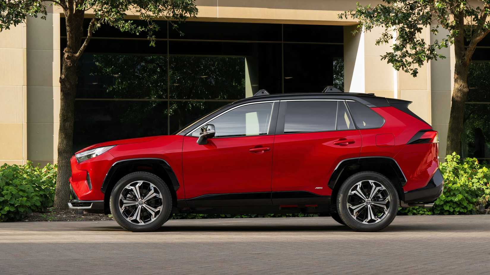2025 Toyota RAV4 PHEV 2
