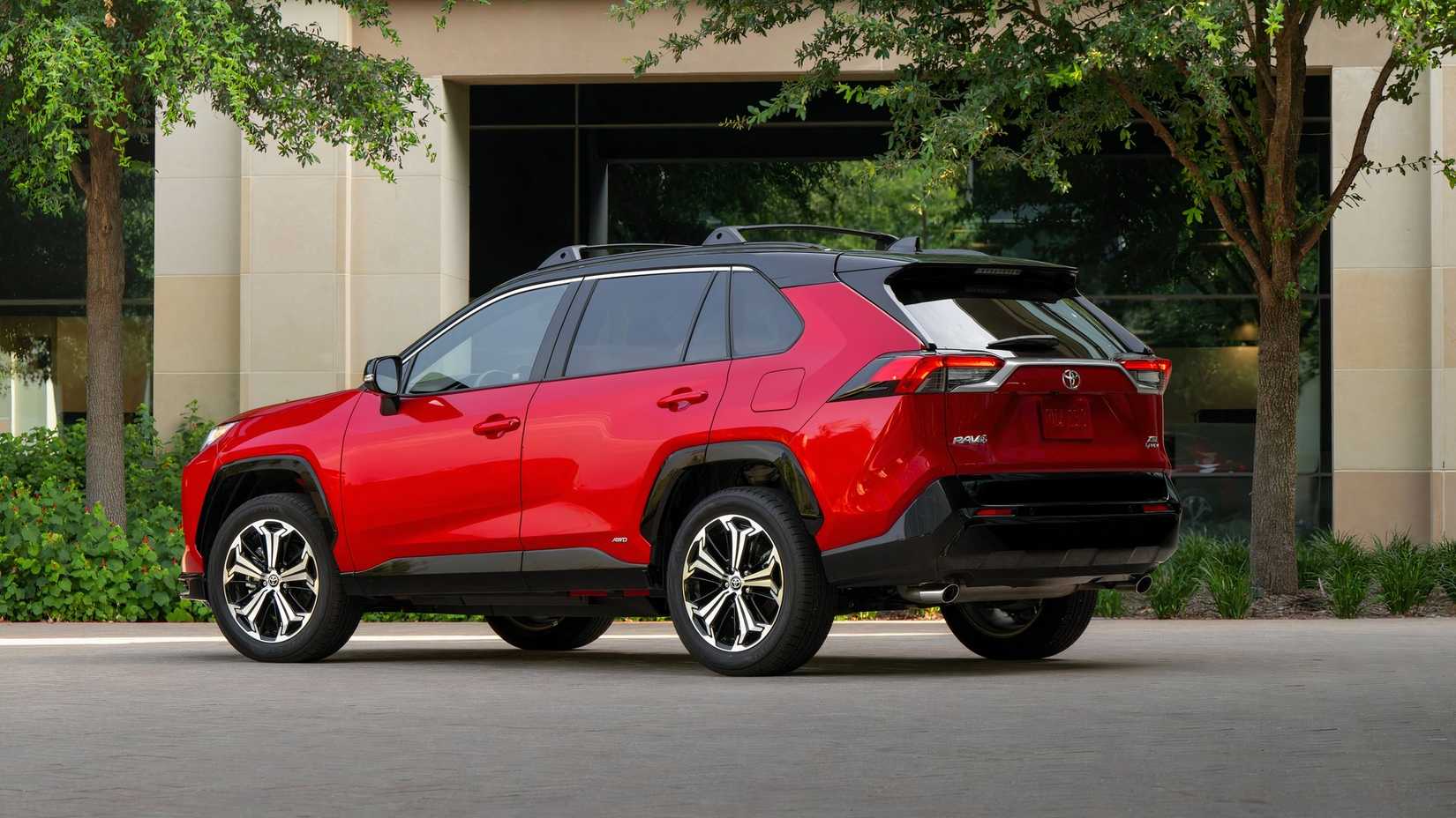 2025 Toyota RAV4 PHEV 4